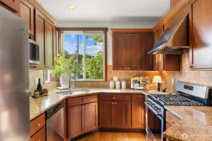 2400 W Boston St, Seattle, WA 98199 - Photo 10