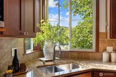 2400 W Boston Street, Seattle, WA 98199 - Photo 12