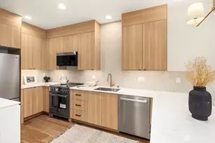 4418 1st Ave NE, Seattle, WA 98105 - Photo 4