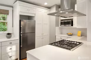 4422 Montana Circle W, Seattle, WA 98199 - Photo 14