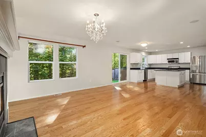 7825 Cortland Ave SE, Snoqualmie, WA 98065 - Photo 2