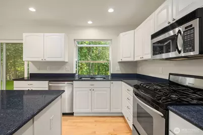 7825 Cortland Ave SE, Snoqualmie, WA 98065 - Photo 4