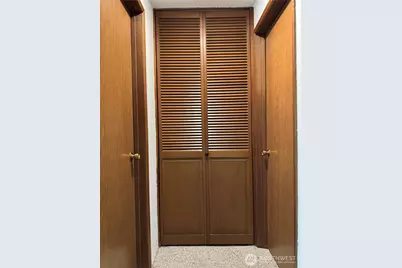 555 N 105th Street, Seattle, WA 98133 - Photo 14
