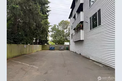 555 N 105th Street, Seattle, WA 98133 - Photo 22
