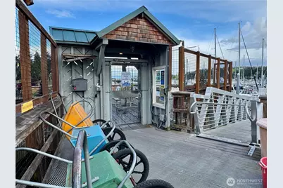 141 Parfitt Way SW #B12, Bainbridge Island, WA 98110 - Photo 6