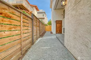 1006 N 43rd St, Seattle, WA 98103 - Photo 2