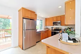 10417 NE 142nd St, Kirkland, WA 98034 - Photo 8