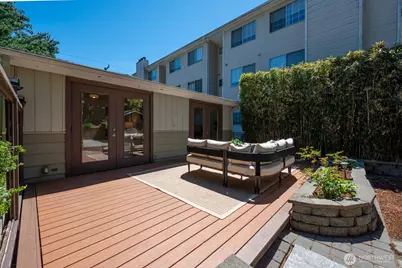 9515 Linden Avenue N, Seattle, WA 98103 - Photo 26