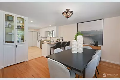 9515 Linden Avenue N, Seattle, WA 98103 - Photo 10