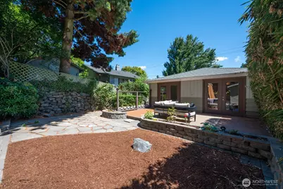 9515 Linden Avenue N, Seattle, WA 98103 - Photo 28