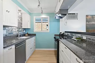 4219 Whitman Avenue N #4, Seattle, WA 98103 - Photo 8