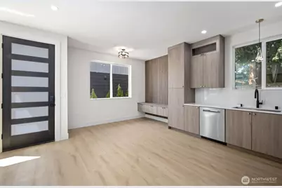 11744 Dayton Avenue N, Seattle, WA 98133 - Photo 6