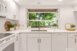 15618 SE Fairwood Blvd, Renton, WA 98058 - Photo 8