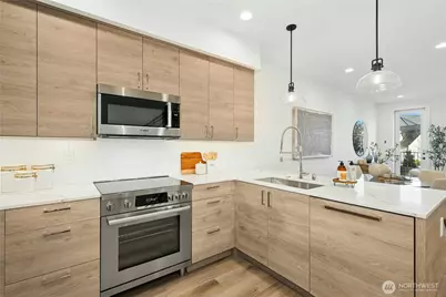 112 E 2nd Street S, Kirkland, WA 98033 - Photo 14