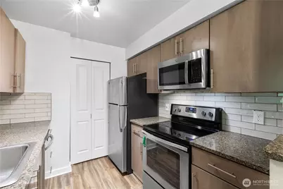 12303 Harbour Pointe Boulevard #Y306, Mukilteo, WA 98275 - Photo 10