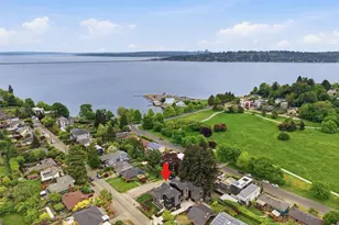 4235 S Bradford St, Seattle, WA 98118 - Photo 2
