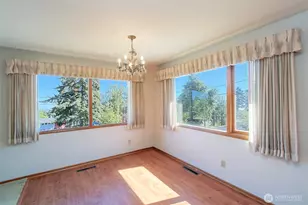 136 Oakcrest Ave, Port Angeles, WA 98362 - Photo 4