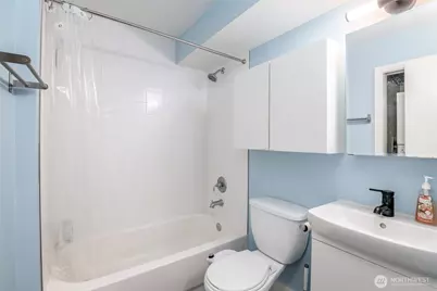 752 Bellevue Avenue E #208, Seattle, WA 98102 - Photo 6