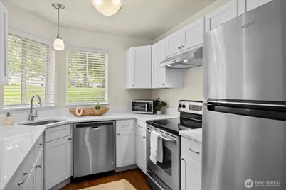 5300 Harbour Pointe Boulevard #305J, Mukilteo, WA 98275 - Photo 12