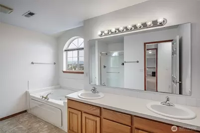 2213 James Circle #B, Lynden, WA 98264 - Photo 24