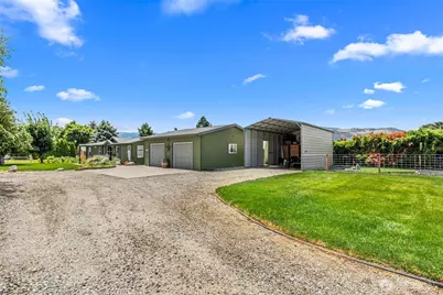 136 29th Street NW, East Wenatchee, WA 98802 - Photo 1
