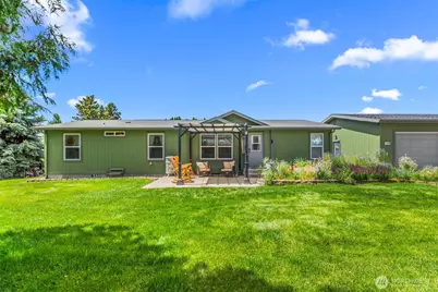 136 29th Street NW, East Wenatchee, WA 98802 - Photo 2