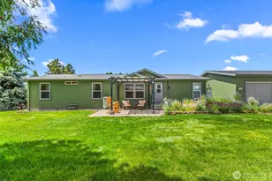 136 29th St NW, East Wenatchee, WA 98802 - Photo 2