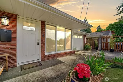 7650 S 113th Street, Seattle, WA 98178 - Photo 2