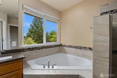 5529 Elizabeth Loop SE, Auburn, WA 98092 - Photo 28