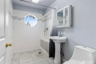 9109 181st Ave E, Bonney Lake, WA 98391 - Photo 22