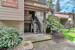 19115 Ballinger Way NE, Lake Forest Park, WA 98155 - Photo 2