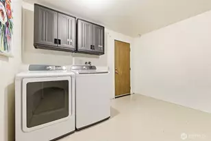 3535 NE 89th St, Seattle, WA 98115 - Photo 12
