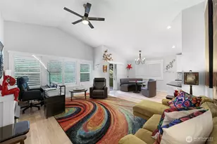 167 NW 12th Ct, Oak Harbor, WA 98277 - Photo 2