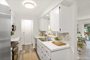 17110 NE 45th St, Redmond, WA 98052 - Photo 14