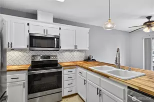 1670 SW Mulberry Dr, Oak Harbor, WA 98277 - Photo 4