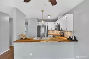 1670 SW Mulberry Dr, Oak Harbor, WA 98277 - Photo 2