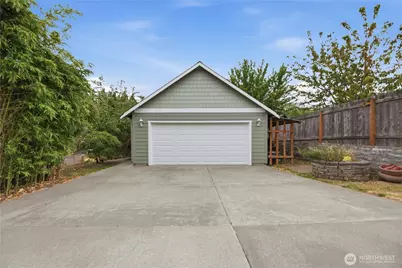 2484 Soundview Drive NE, Bainbridge Island, WA 98110 - Photo 16