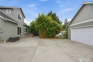 2484 Soundview Dr NE, Bainbridge Island, WA 98110 - Photo 2