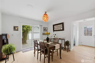 2484 Soundview Dr NE, Bainbridge Island, WA 98110 - Photo 12