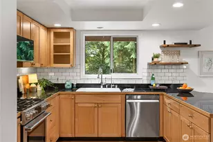 11220 NE Parkhill Pl, Bainbridge Island, WA 98110 - Photo 16