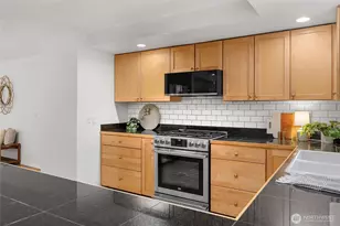 11220 NE Parkhill Pl, Bainbridge Island, WA 98110 - Photo 18