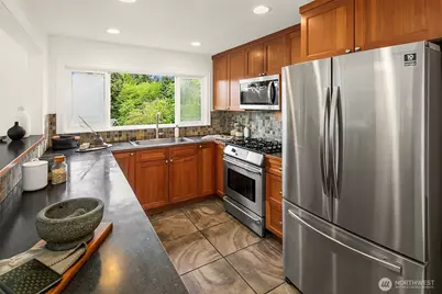 8715 Bowdoin Way, Edmonds, WA 98026 - Photo 12