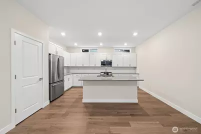 19110 Trilogy Parkway E, Bonney Lake, WA 98391 - Photo 12