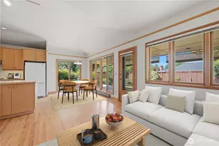7025 43rd Ave NE, Seattle, WA 98115 - Photo 10
