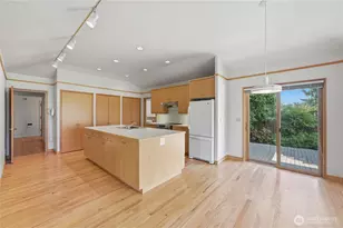 7025 43rd Ave NE, Seattle, WA 98115 - Photo 8