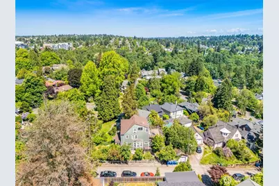 5604 17th Avenue NE, Seattle, WA 98105 - Photo 2