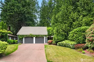 2231 Sahalee Dr E, Sammamish, WA 98074 - Photo 2
