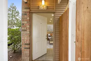12211 SE 59th St, Bellevue, WA 98006 - Photo 2