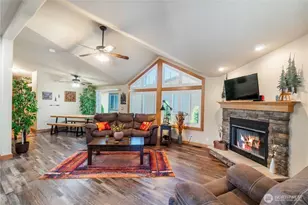 2014 140 St E, Tacoma, WA 98445 - Photo 2