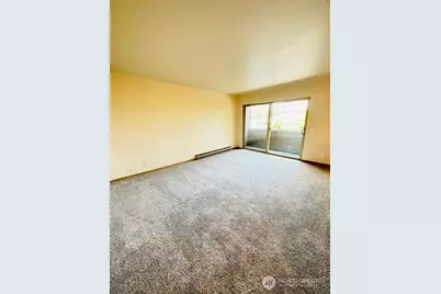 5631 Highway Place #10, Everett, WA 98203 - Photo 2